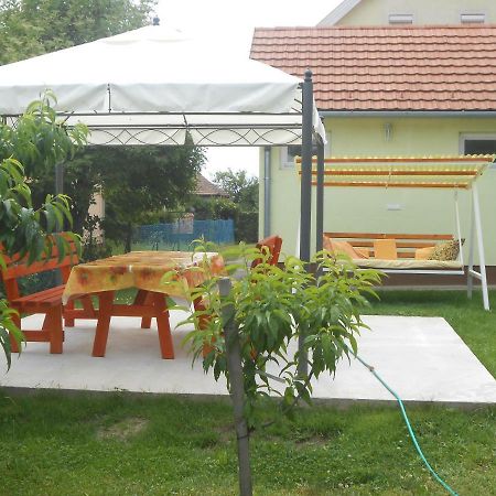 Nora Apartman Daire Balatonfůzfő Dış mekan fotoğraf