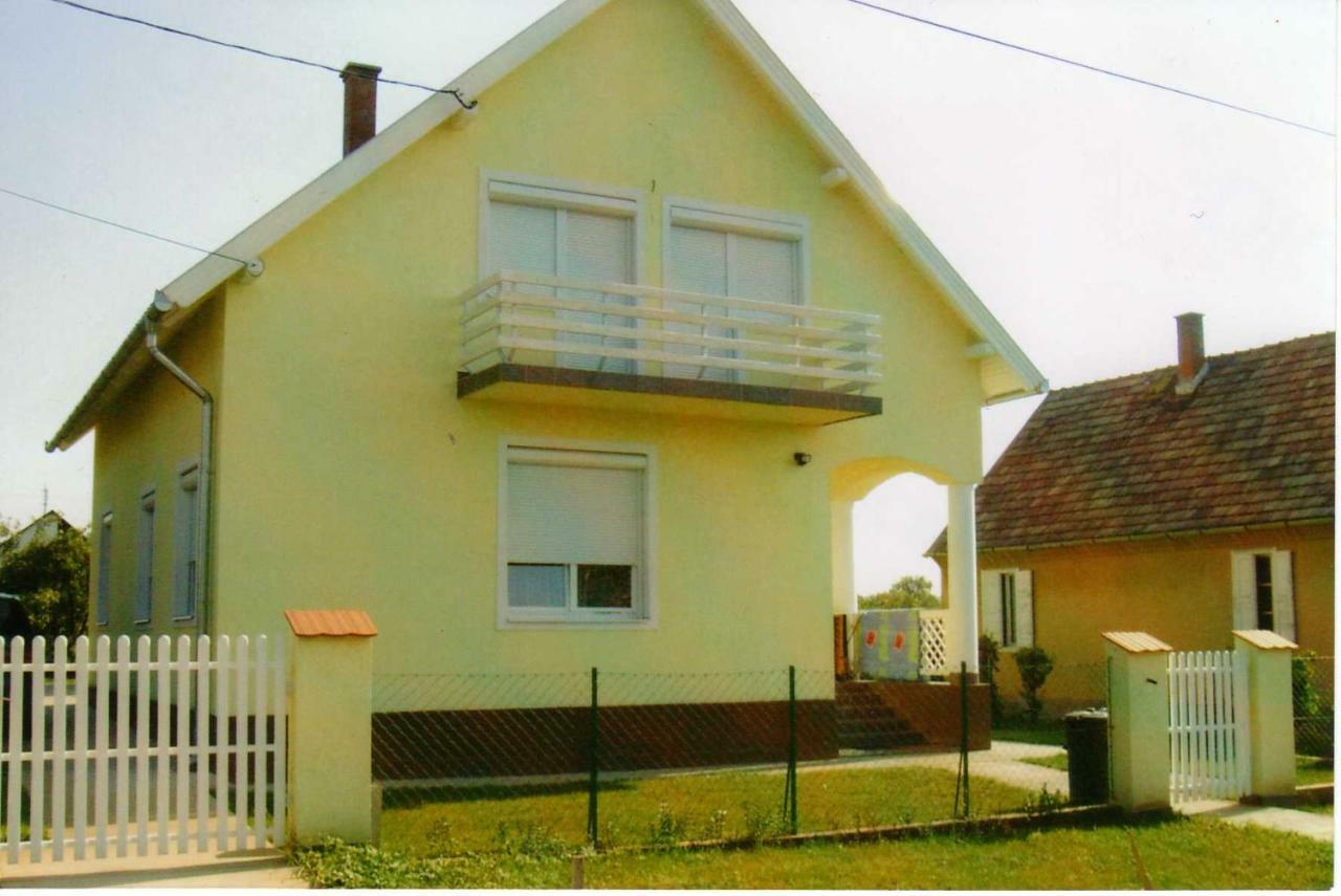 Nora Apartman Daire Balatonfůzfő Dış mekan fotoğraf